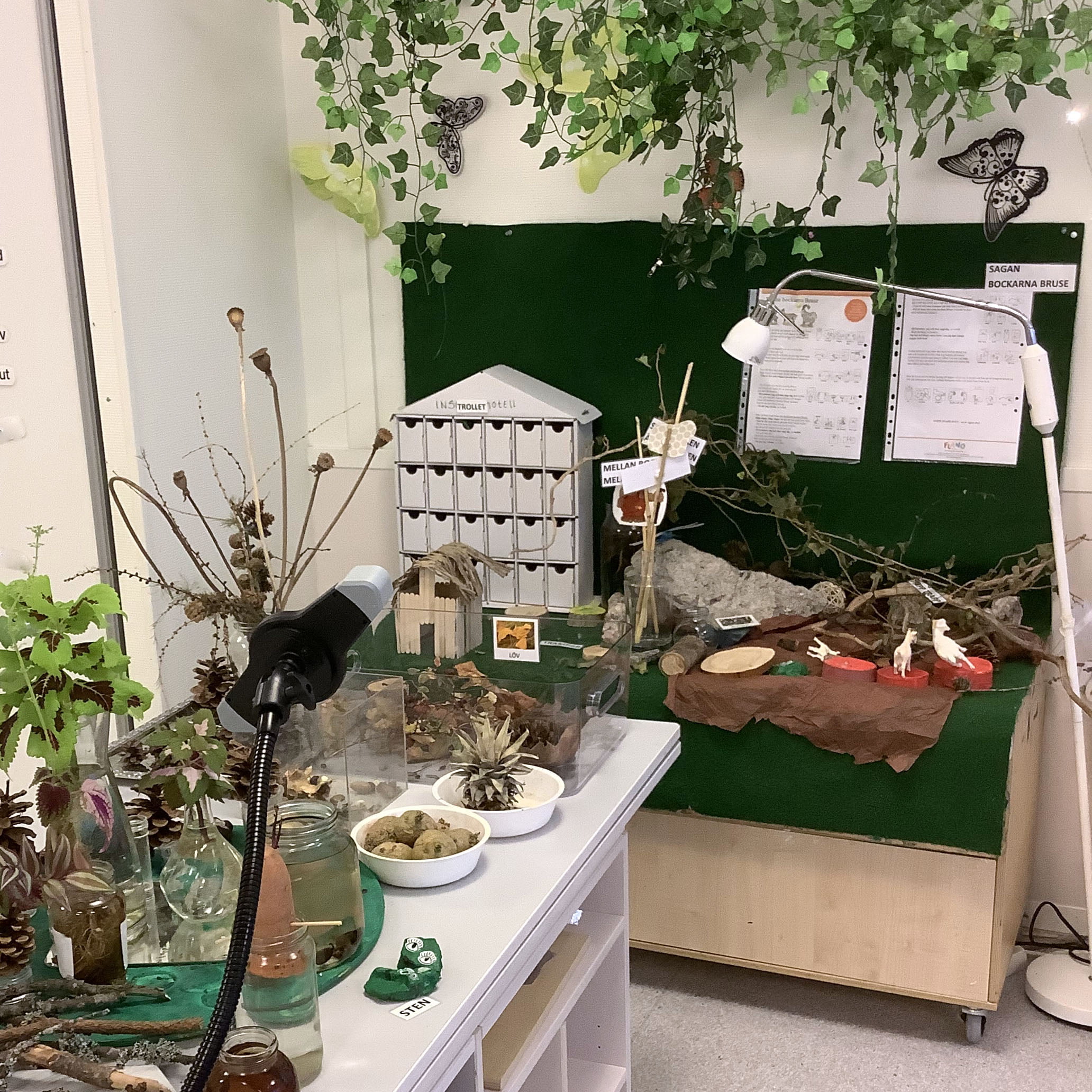 lärmiljö med naturmaterial på förskolan